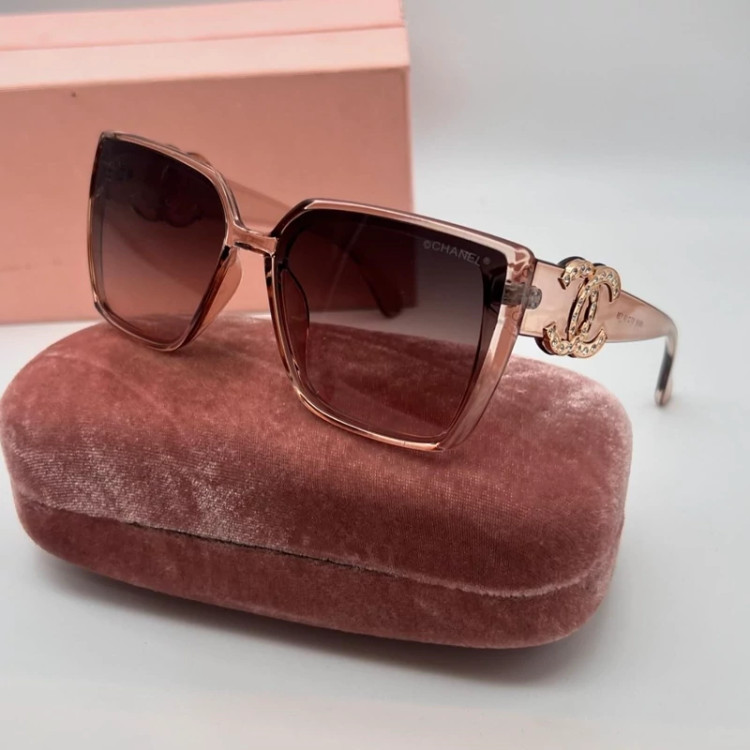 عینک آفتابی زنانه مارک دار طرح شنل نگین دار