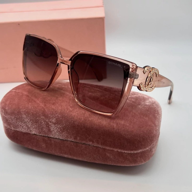 عینک آفتابی زنانه مارک دار طرح شنل نگین دار