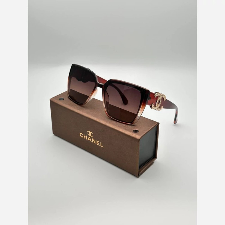 عینک آفتابی زنانه مارک دار طرح شنل نگین دار