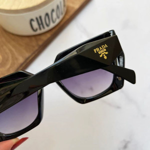معرفی پرطرفدارترین مدل های عینک آفتابی زنانه پرادا