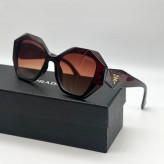 عرضه عینک آفتابی مارک دار زنانه پرادا