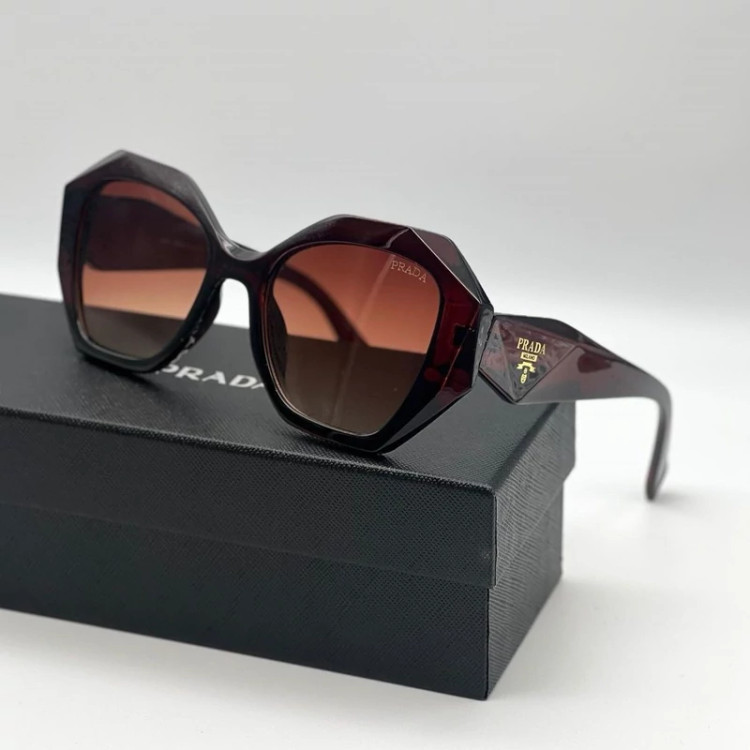 عرضه عینک آفتابی مارک دار زنانه پرادا