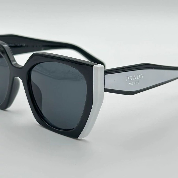 خرید عینک آفتابی زنانه و دخترانه مارک پرادا اصل دو رنگ