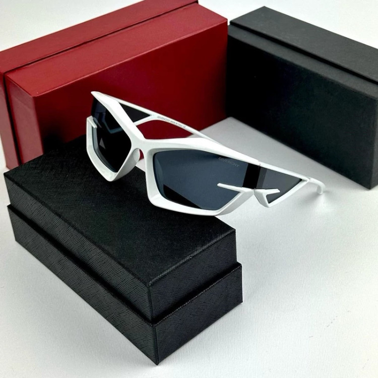 خرید و قیمت عینک آفتابی زنانه و دخترانه اصل جیوانچی