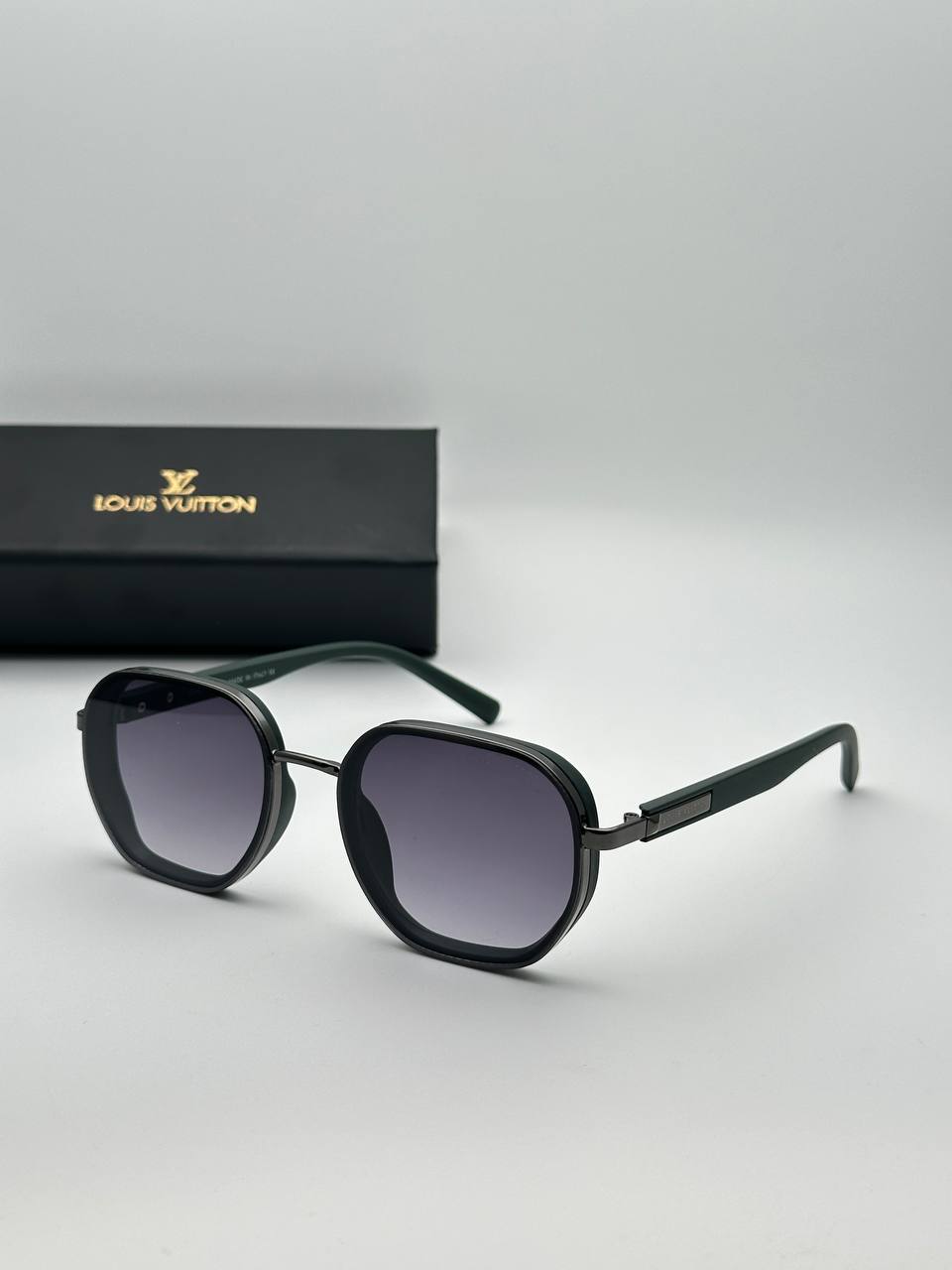 تشخیص عینک آفتابی مردانه و زنانه مارک لوئیز ویتون اصل