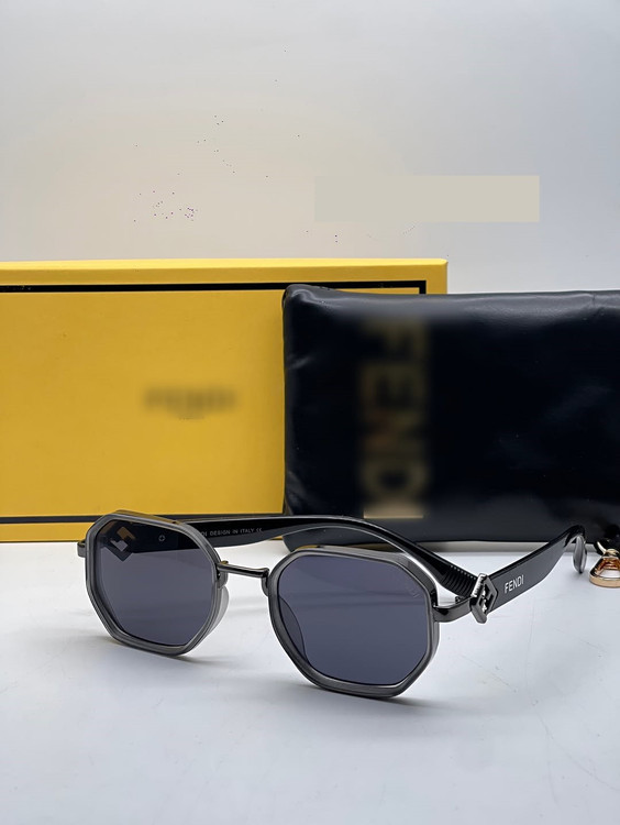 قیمت و خرید عینک آفتابی زنانه و دخترانه فندی 8087
